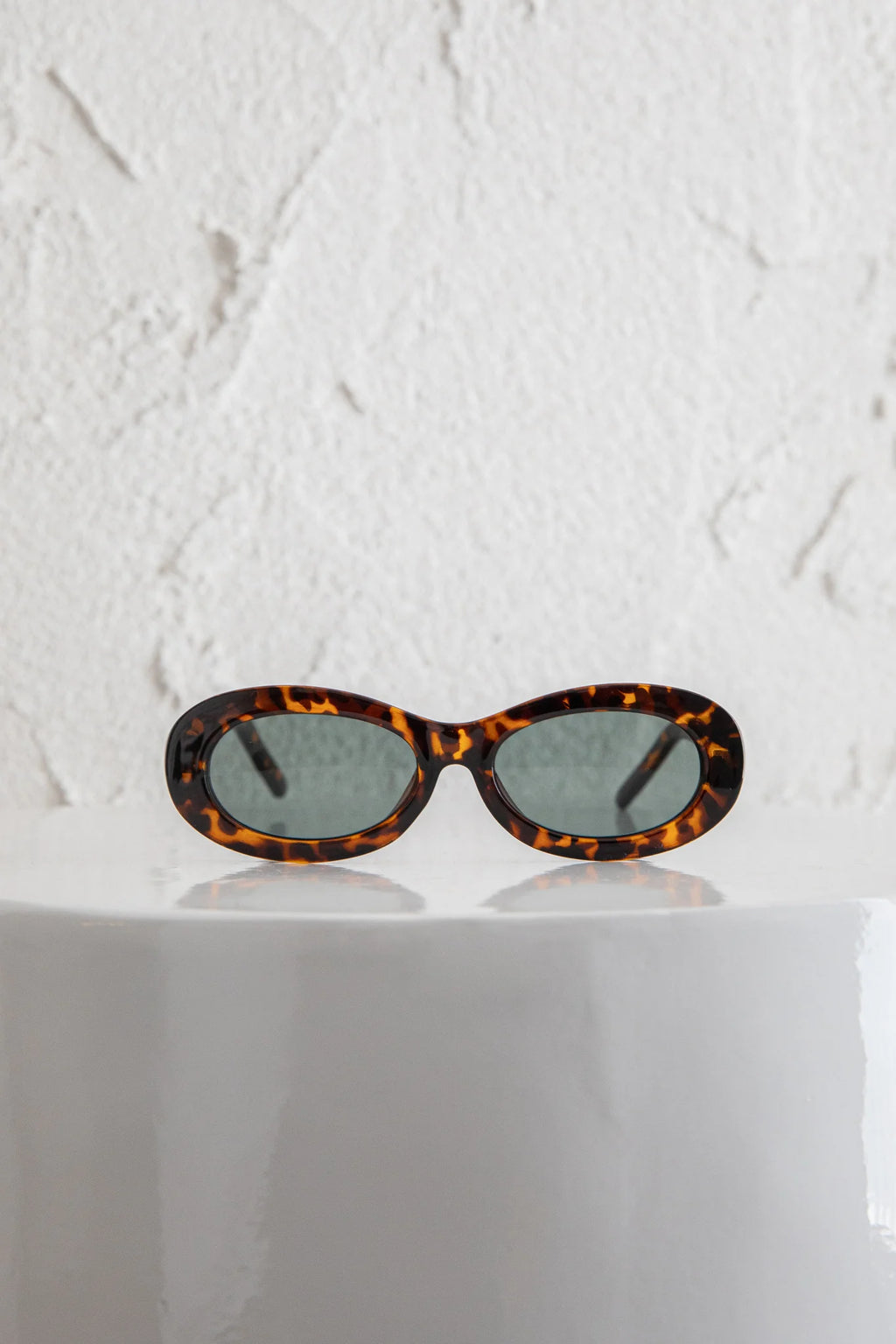 Riptide Oval Sunglasses Tort