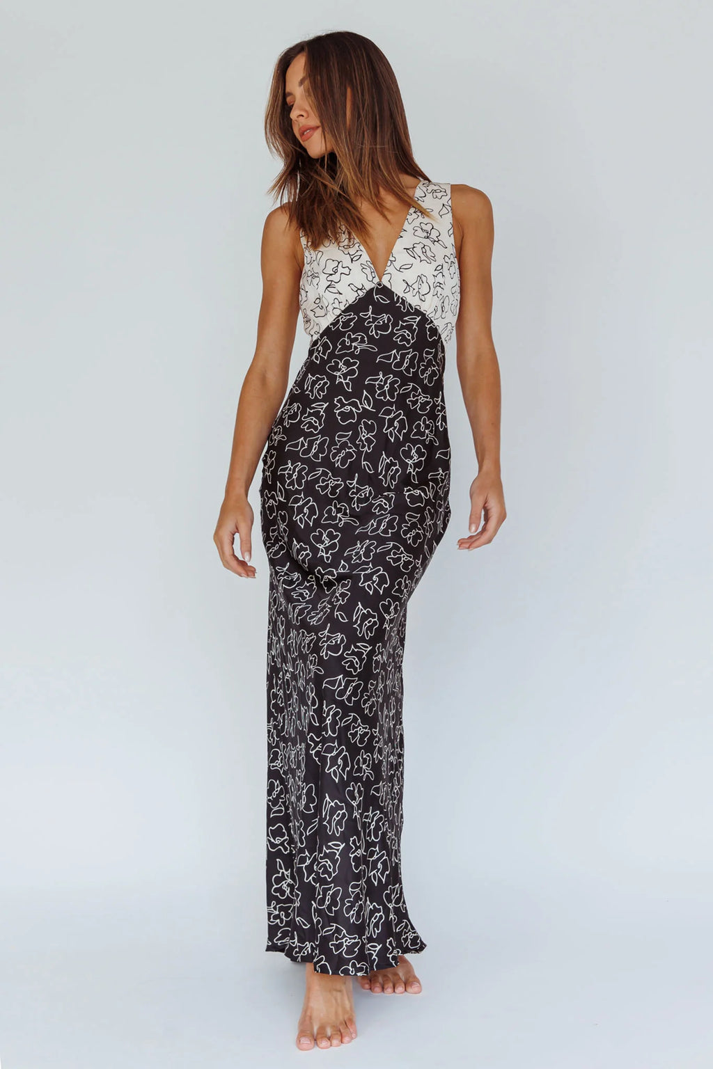 Coucou V-Neckline Maxi Dress Floral White/Black