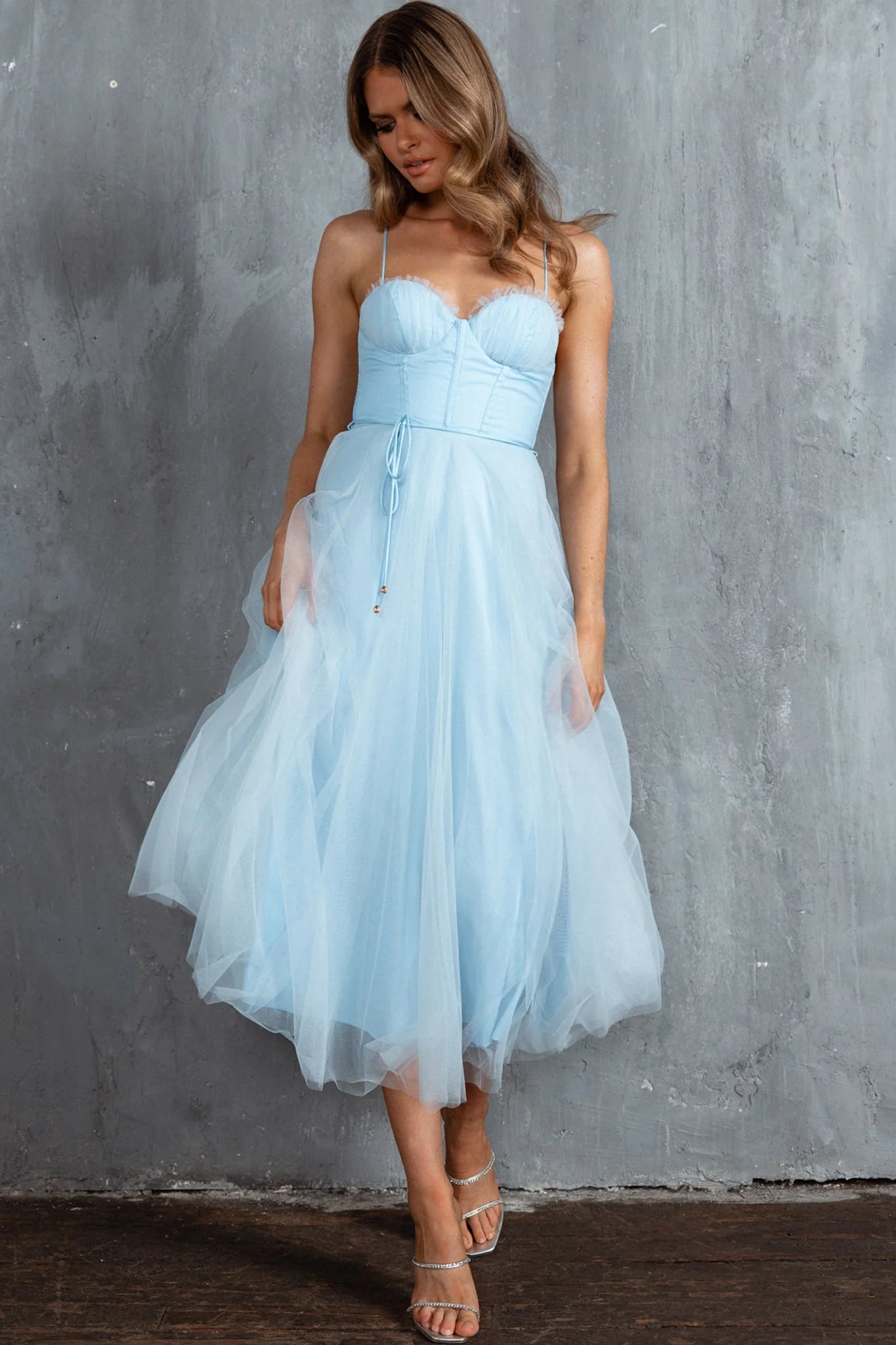 Smitten Sweetheart Neckline Chiffon Midi Dress Blue
