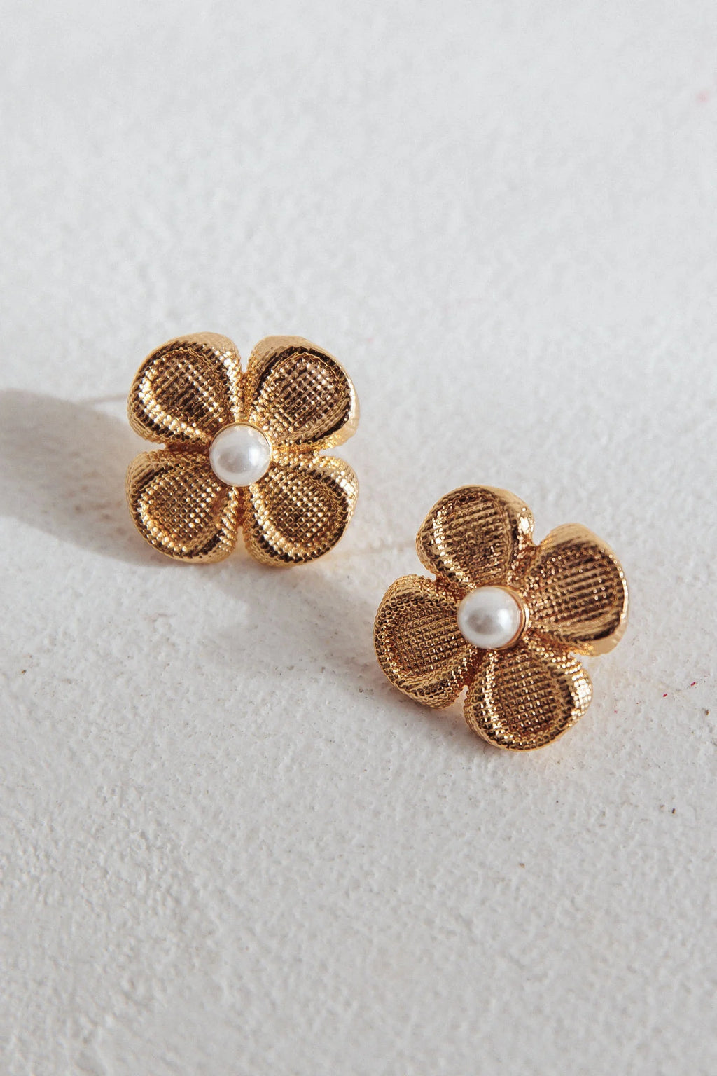 Flower Power Pearl Earrings Gold