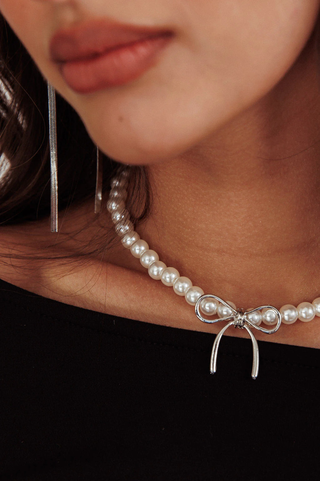 Daydream Bow Accent Pearl Necklace Silver