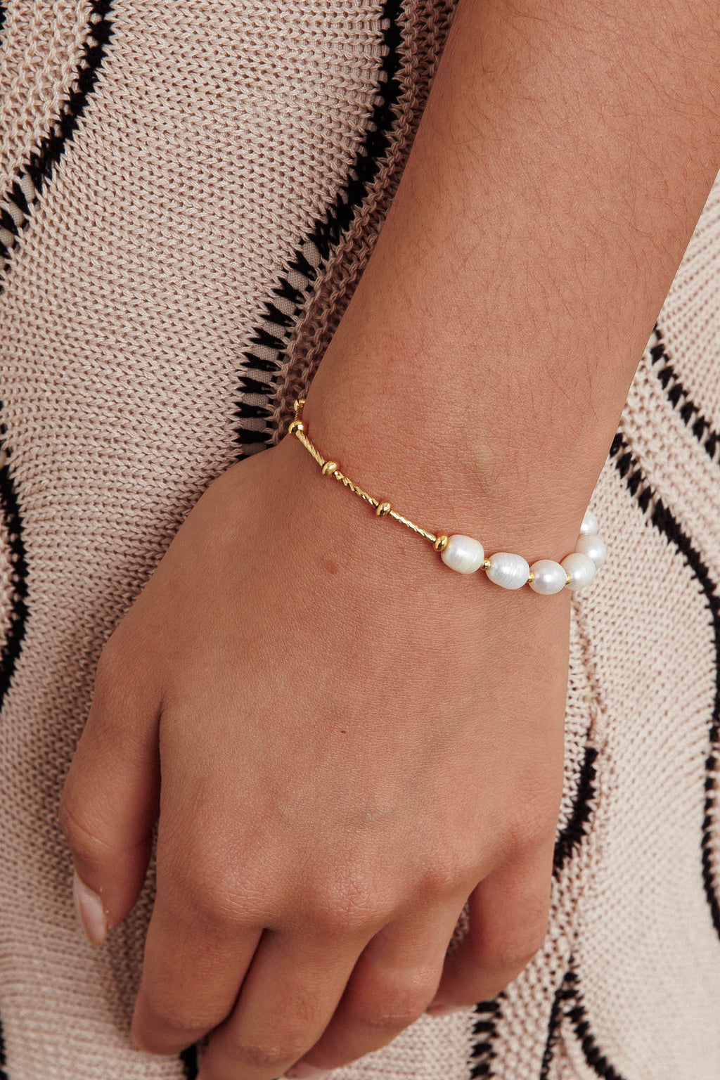 Heartbeat Freshwater Pearl Beaded Chain Bracelet Gold